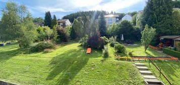 Lichtdurchflutete 2,5 Zimmerwohnung mit Blick auf den eigenen Garten zu vermieten