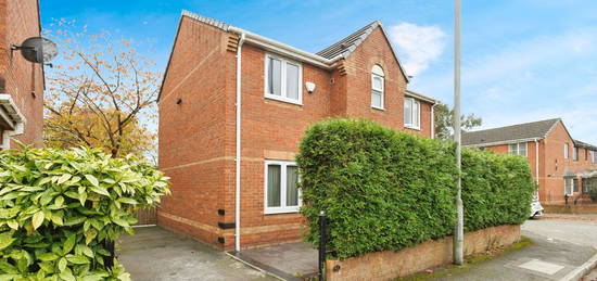 4 bed detached house for sale