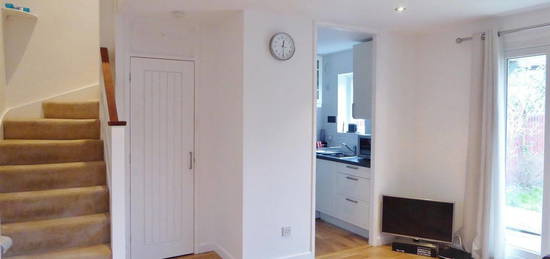 1 bed semi-detached house to rent