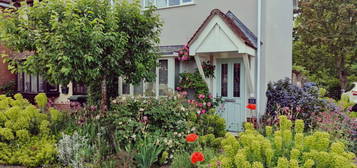 2 bedroom semi-detached house for sale