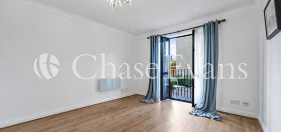 Flat for sale in Burrells Wharf, Canary Wharf E14