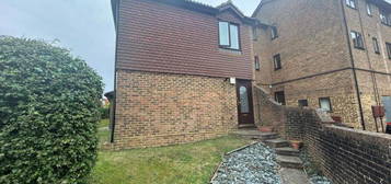 Flat to rent in Kingfisher Drive, Merrow Park, Guildford GU4