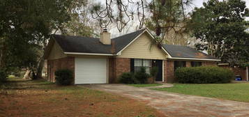 111 Cedar St, Hinesville, GA 31313