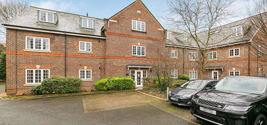 Flat to rent in Holywell Hill, St Albans AL1