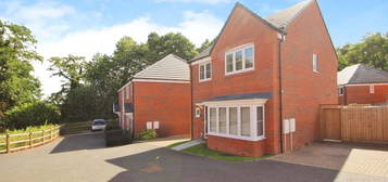 3 bed detached house for sale