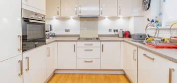 Flat for sale in Gambit Avenue, Oakgrove, Milton Keynes MK10