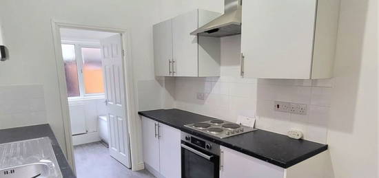 3 bed semi-detached house to rent