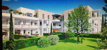 T2, 45m2, balcon terrasse 6m2, 2 ème étage, 1 place parking ,1 box en sous-sol