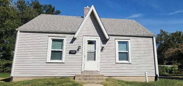 600 W 27th St, Higginsville, MO 64037