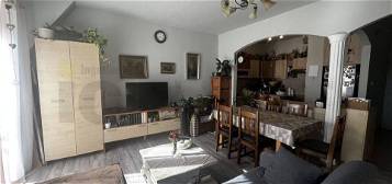 Eladó Szeged-Rókuson felújított nappali + 2 hálószobás tégla lakás