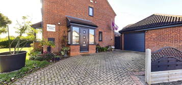 3 bed semi-detached house for sale