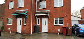 3 bed semi-detached house to rent