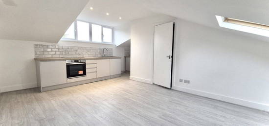 Studio to rent in Seven Sisters Road, London N7