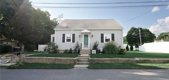 5 Leach St, Cumberland, RI 02864