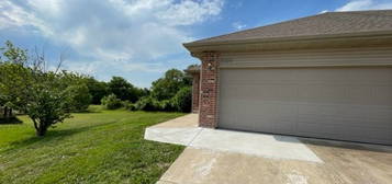 2200 W  Jonquil Ln, Ozark, MO 65721