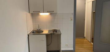 Location - Appartement - Studio - 17,21 m² - 300 €/mois C.C -