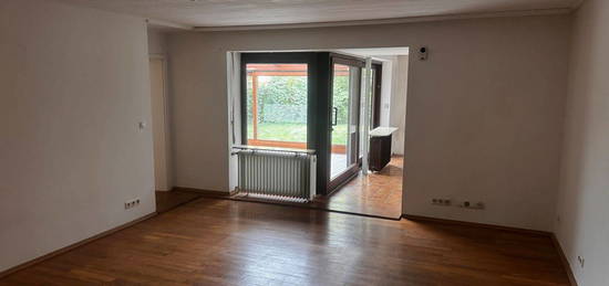 3 Zimmerwohnung mit Wintergarten Kelleranteil Stellplatz und Gart