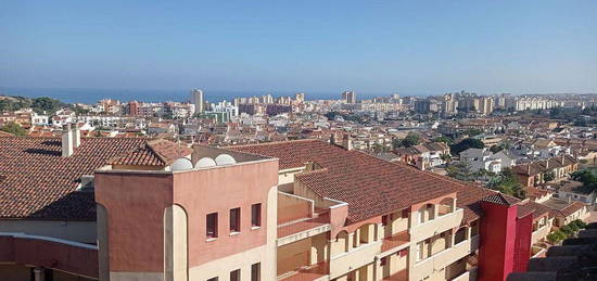 Ático en calle Narciso en Los Pacos, Fuengirola