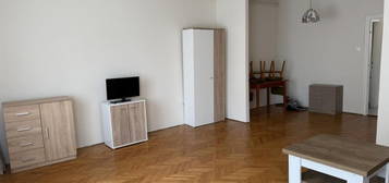 Kiadó téglalakás, albérlet, Komáromban 130 E Ft / hó, 1 szobás