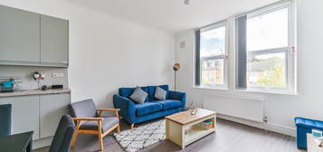 Flat to rent in Birdhurst Road, South Croydon CR2