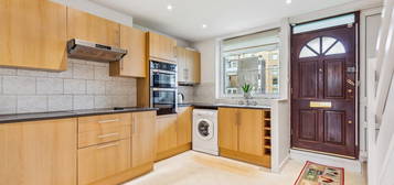 Flat to rent in Queensdale Crescent, Holland Park, London W11