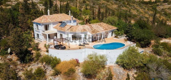 Casa / Villa T6 em Albufeira e Olhos de Água de 375,00 m²