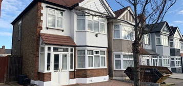 3 bed semi-detached house to rent