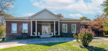 217 Helmsley Ln, Versailles, KY 40383