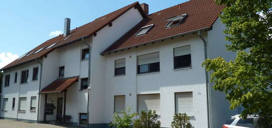 3 Zimmer Erdgeschosswohnung mit Terrasse und Außenstellplatz in ruhiger Wohnlage