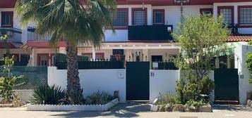 Chalet adosado en venta en calle Mar de las Antillas, 24