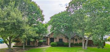 2211 Lakeforest Dr, Weatherford, TX 76087