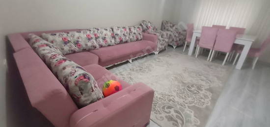 CADDE ÜZERİ 2+1 GENİŞ BALKONLU BANYO WC AYRI DÜZ GİRİŞ KAT