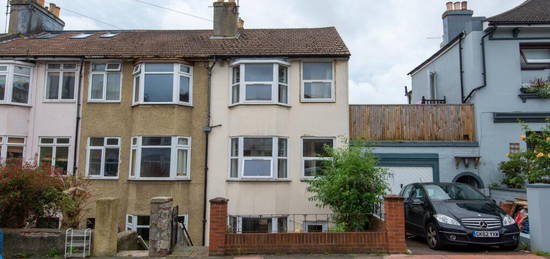 6 bedroom terraced house