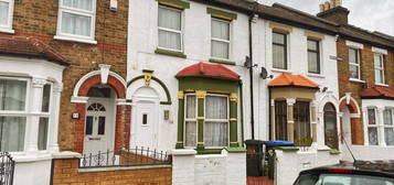 Flat to rent in Bounces Road, London N9