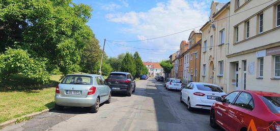 Nabízíme pronájem bytové jednotky 3+1 v RD, v ulici Štefánikovo náměstí, Chomutov