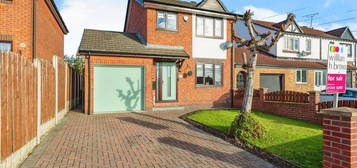 3 bedroom link detached house for sale