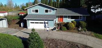 720 Sky Meadows Dr, Centralia, WA 98531