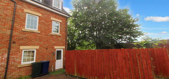 4 bed terraced house to rent