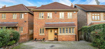 5 bedroom detached house