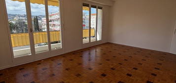 Appartement  à louer, 4 pièces, 3 chambres, 100 m²