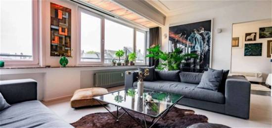 Geschmackvolle, modernisierte 2,5-Raum-Wohnung mit Balkon und Einbauküche in München Maxvorstadt