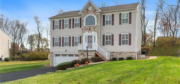 305 Red Fox Ct, Baden, PA 15005