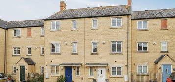 3 bedroom town house for sale