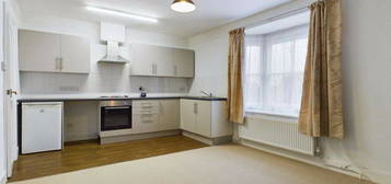 Flat to rent in Barden Road, Tonbridge TN9