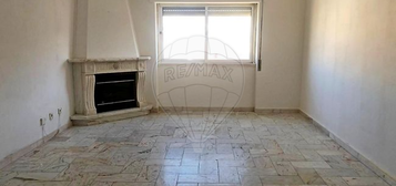 Apartamento T2 à venda em Sintra