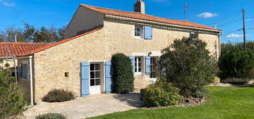 Rare maison en pierres avec grands garages