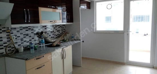 İlkadım Derebahçe Mh Yenişehir Sitesinde Kiralık 3+1 160m2 Daire