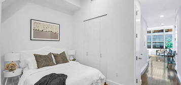 321 W 37th St APT 5J, New York, NY 10018