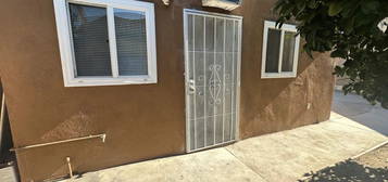 1105 Scott Rd, Burbank, CA 91504