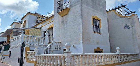 Alquiler de  Chalet adosado en calle la Sagra, 148